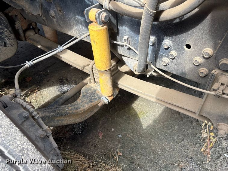 image for item ET8682 2006 Ford F-650 truck cab and chassis