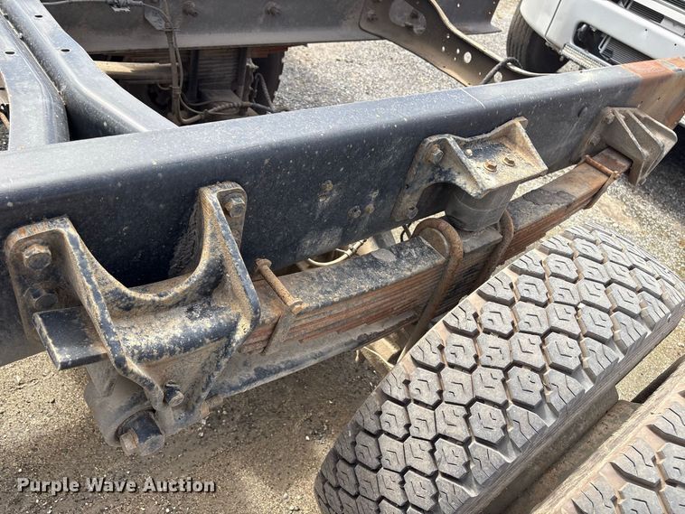 image for item ET8682 2006 Ford F-650 truck cab and chassis