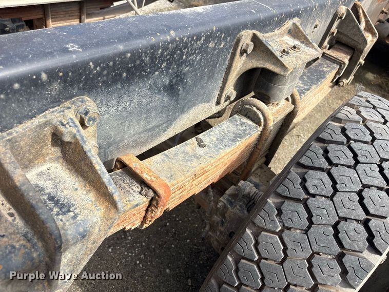 image for item ET8682 2006 Ford F-650 truck cab and chassis