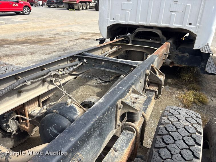 image for item ET8682 2006 Ford F-650 truck cab and chassis