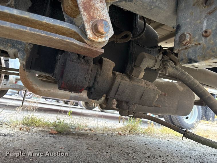 image for item ET8682 2006 Ford F-650 truck cab and chassis