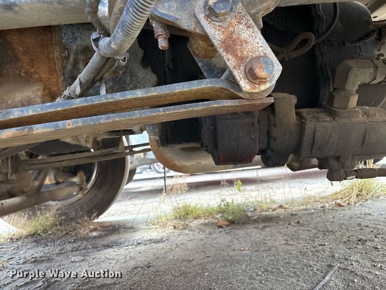 image for item ET8682 2006 Ford F-650 truck cab and chassis