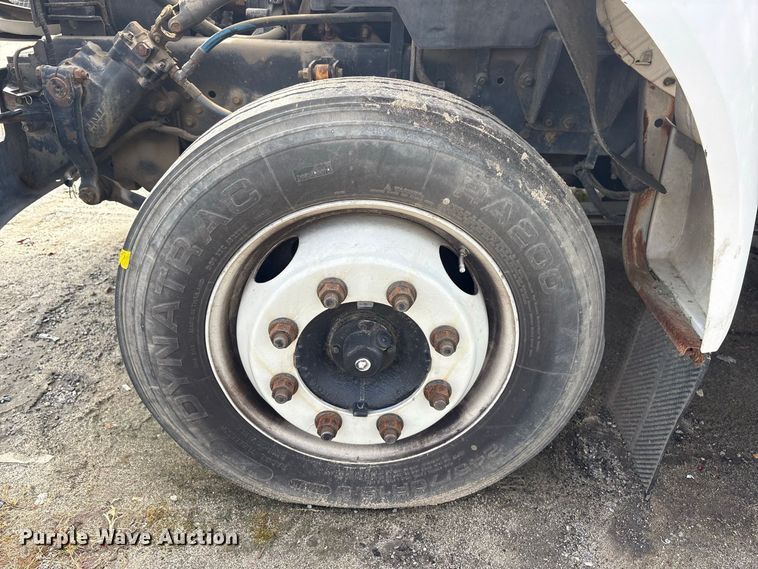 image for item ET8682 2006 Ford F-650 truck cab and chassis