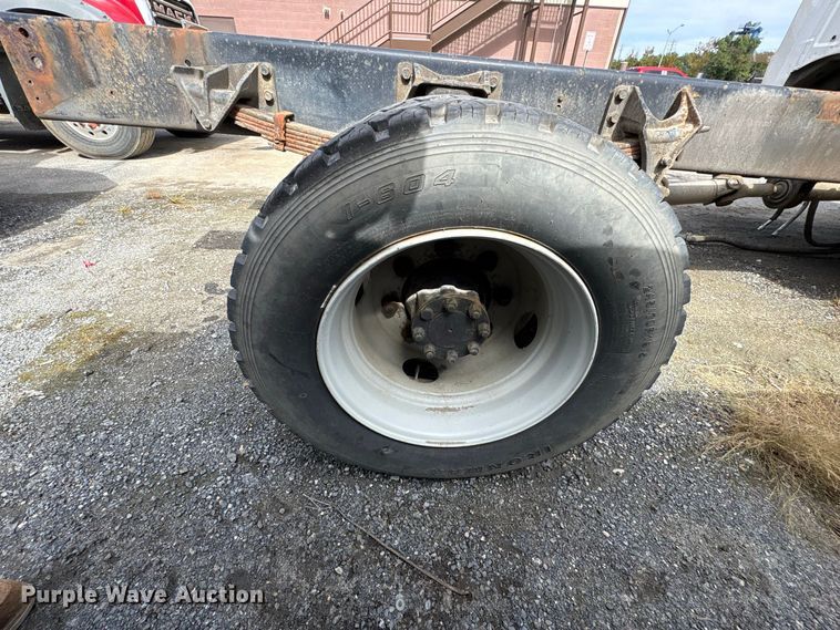 image for item ET8682 2006 Ford F-650 truck cab and chassis