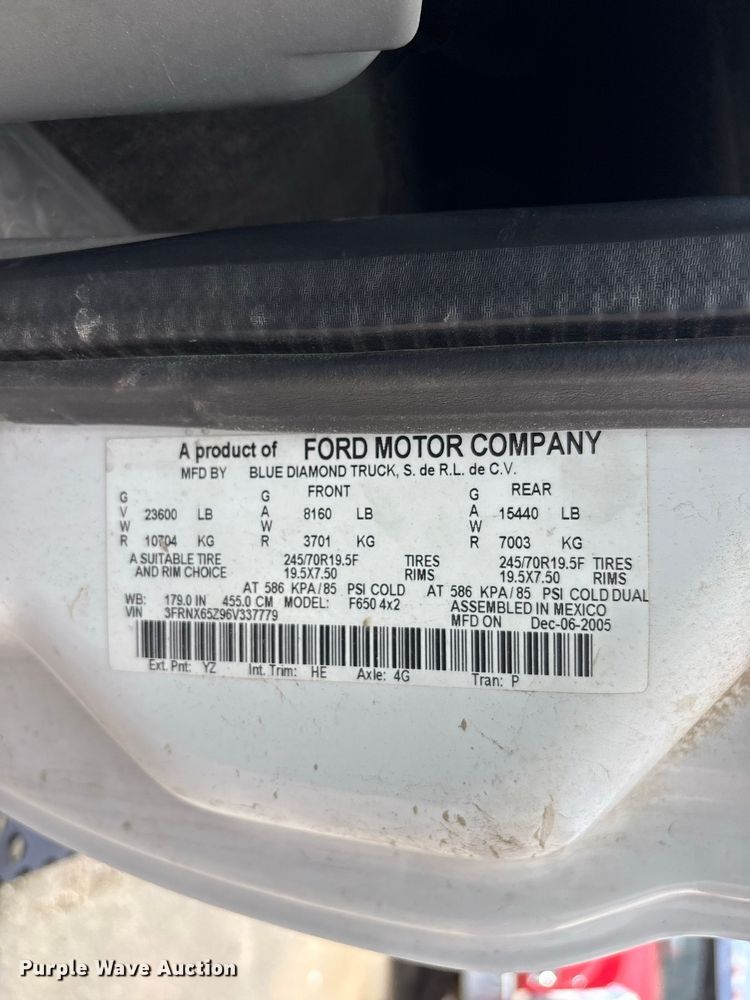 image for item ET8682 2006 Ford F-650 truck cab and chassis