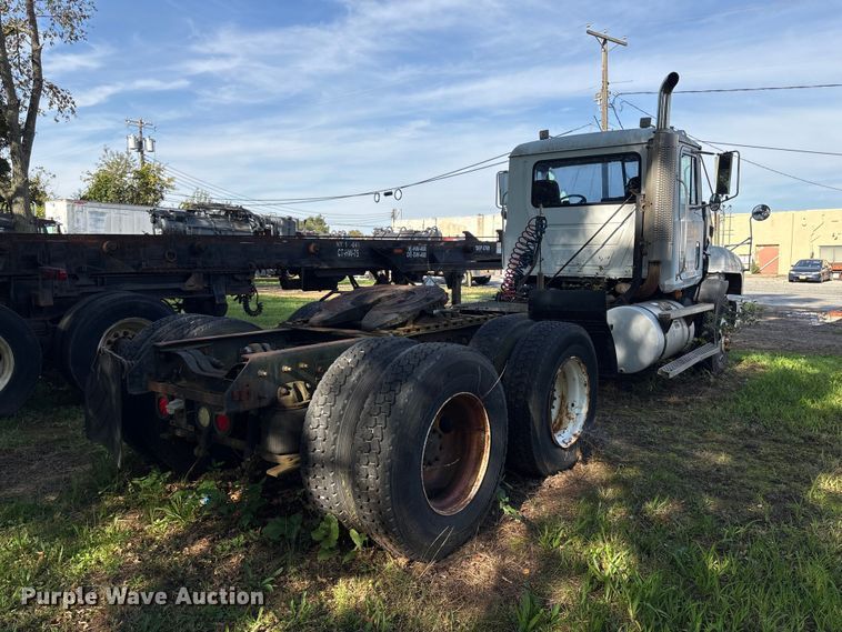 image for item ET8687 1994 Mack CH613 semi truck