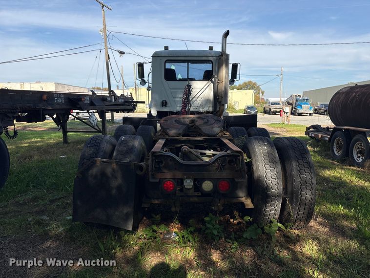 image for item ET8687 1994 Mack CH613 semi truck