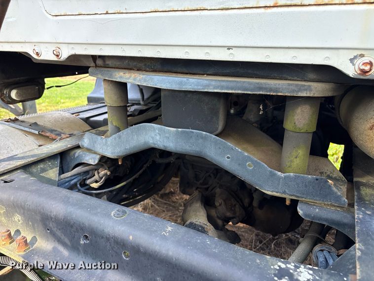 image for item ET8687 1994 Mack CH613 semi truck
