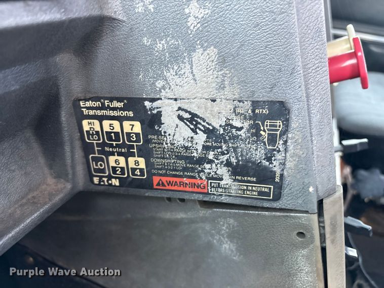 image for item ET8687 1994 Mack CH613 semi truck