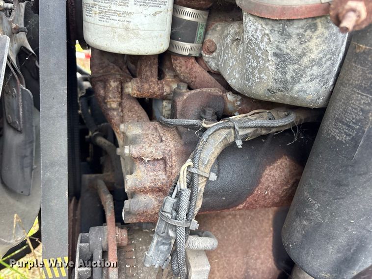 image for item ET8687 1994 Mack CH613 semi truck