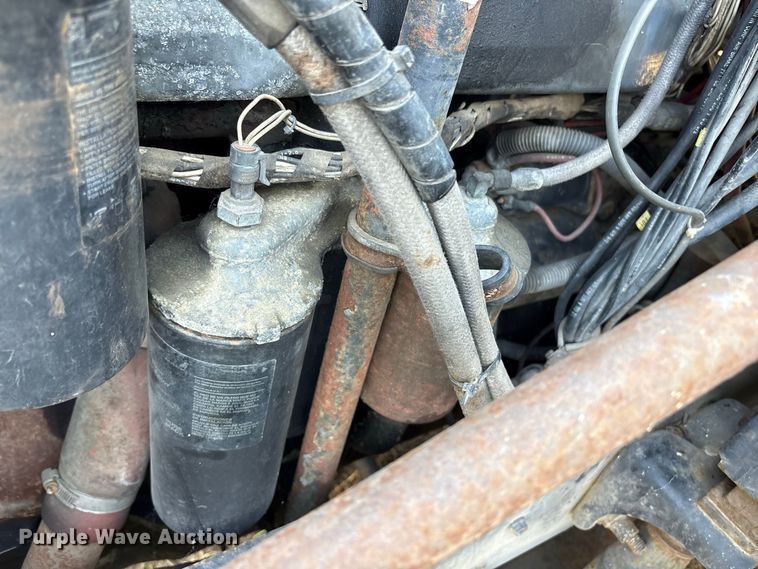 image for item ET8687 1994 Mack CH613 semi truck