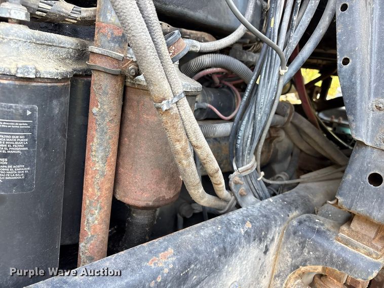 image for item ET8687 1994 Mack CH613 semi truck