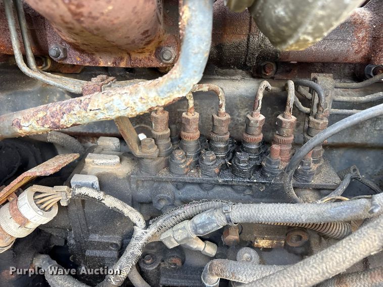 image for item ET8687 1994 Mack CH613 semi truck
