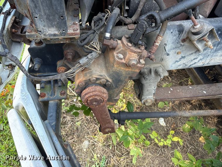 image for item ET8687 1994 Mack CH613 semi truck