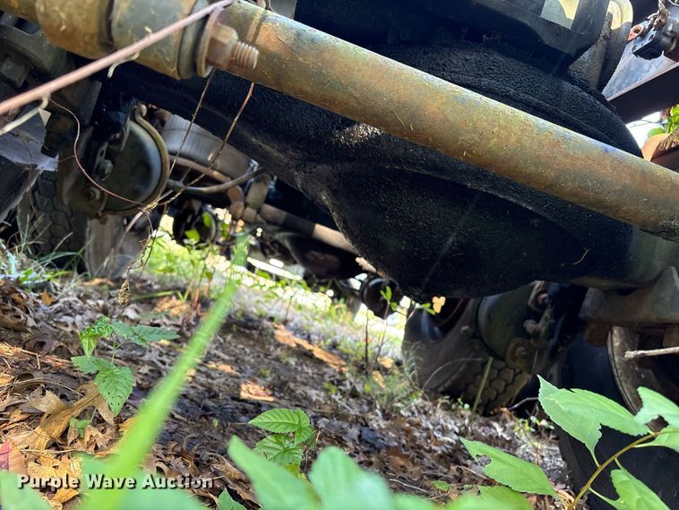 image for item ET8687 1994 Mack CH613 semi truck