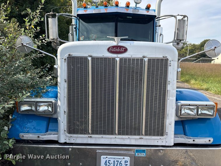 image for item ET8688 2005 Peterbilt 379 semi truck