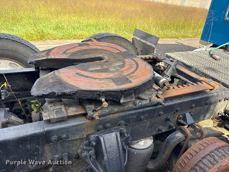 image for item ET8688 2005 Peterbilt 379 semi truck