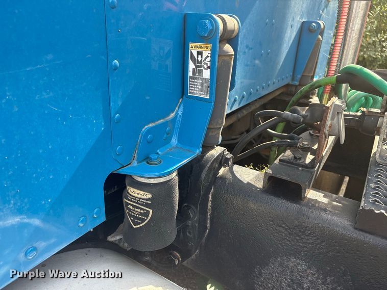 image for item ET8688 2005 Peterbilt 379 semi truck