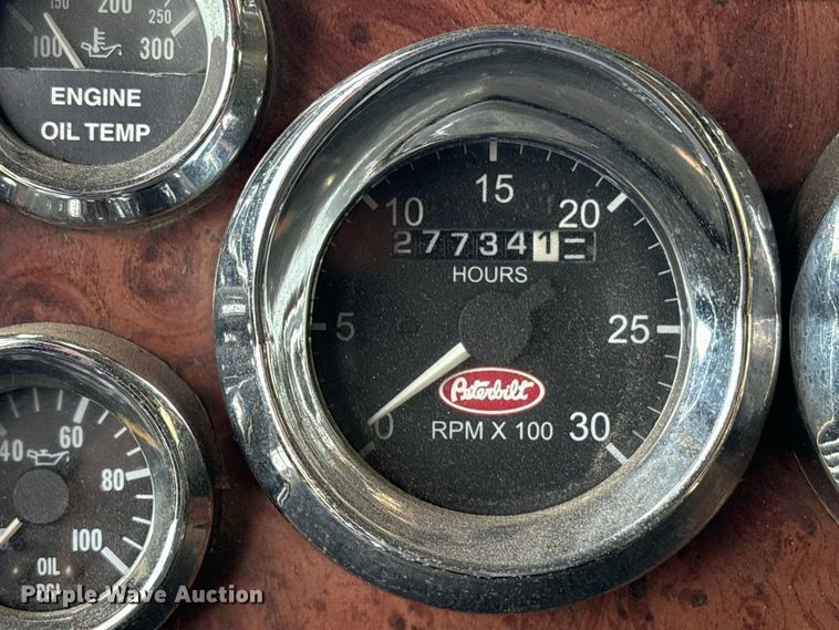 image for item ET8688 2005 Peterbilt 379 semi truck