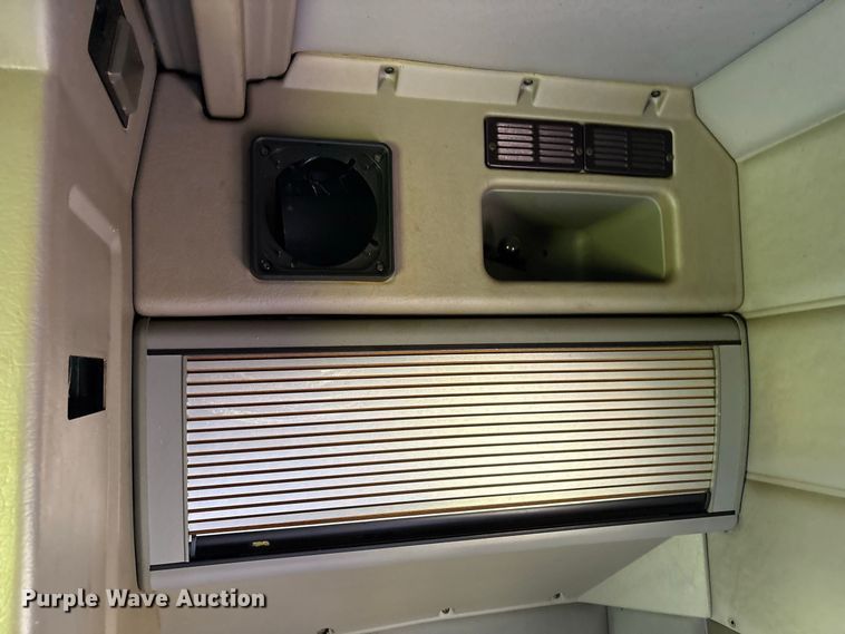 image for item ET8688 2005 Peterbilt 379 semi truck