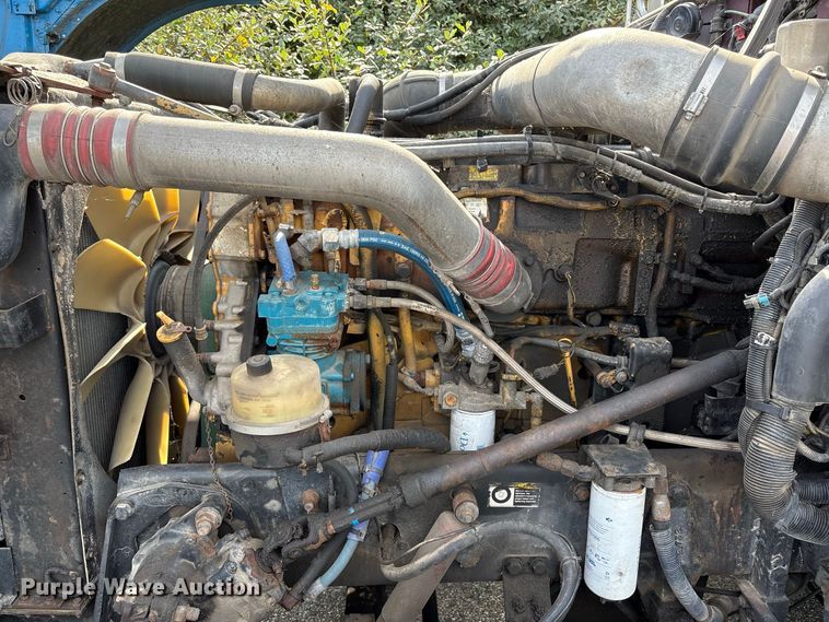 image for item ET8688 2005 Peterbilt 379 semi truck
