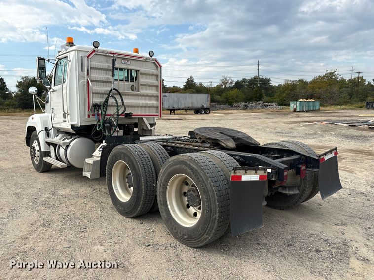 image for item ET8689 2020 Western Star 4700 semi truck