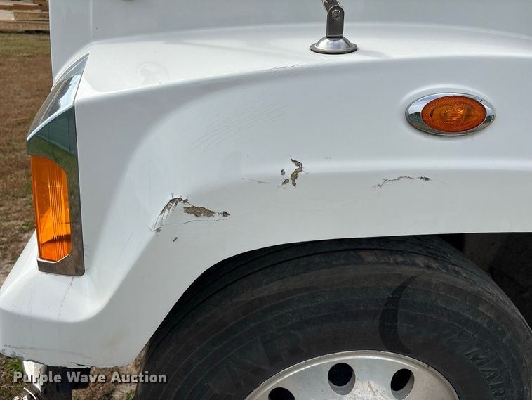 image for item ET8689 2020 Western Star 4700 semi truck