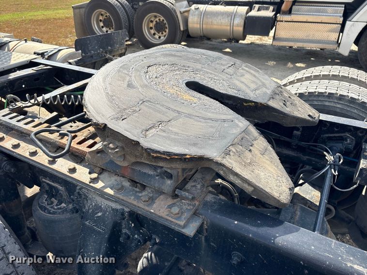image for item ET8689 2020 Western Star 4700 semi truck