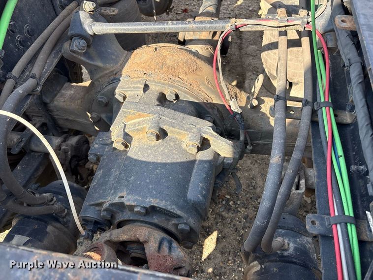image for item ET8689 2020 Western Star 4700 semi truck