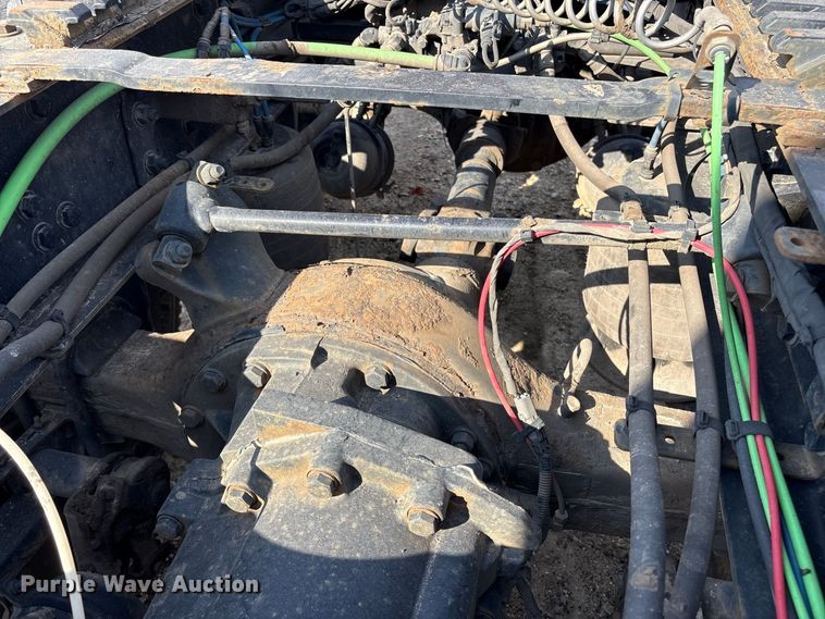 image for item ET8689 2020 Western Star 4700 semi truck