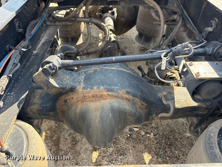 image for item ET8689 2020 Western Star 4700 semi truck