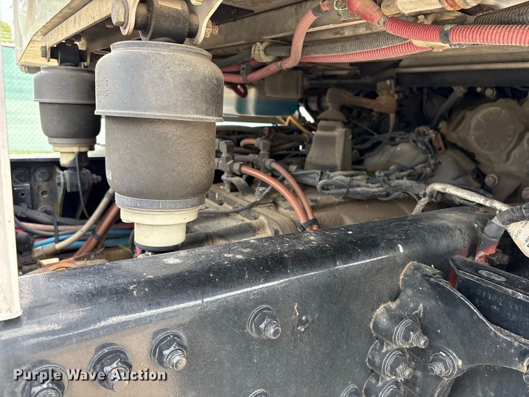 image for item ET8689 2020 Western Star 4700 semi truck