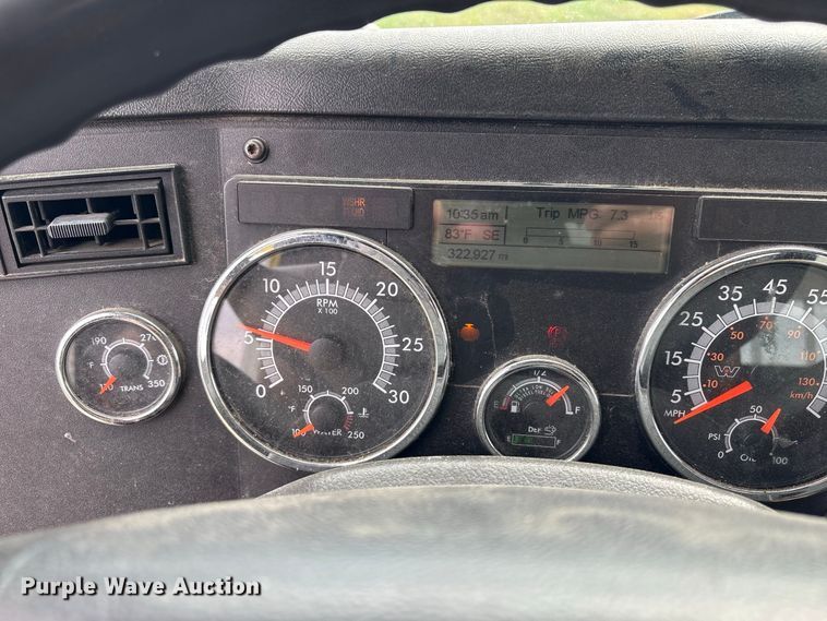 image for item ET8689 2020 Western Star 4700 semi truck
