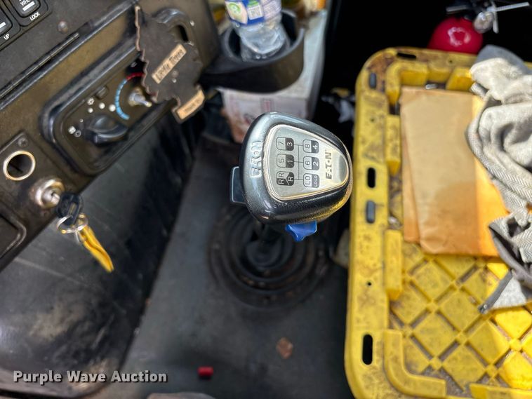 image for item ET8689 2020 Western Star 4700 semi truck