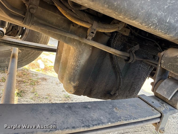 image for item ET8689 2020 Western Star 4700 semi truck