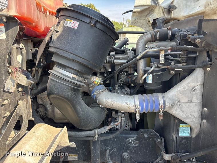 image for item ET8689 2020 Western Star 4700 semi truck