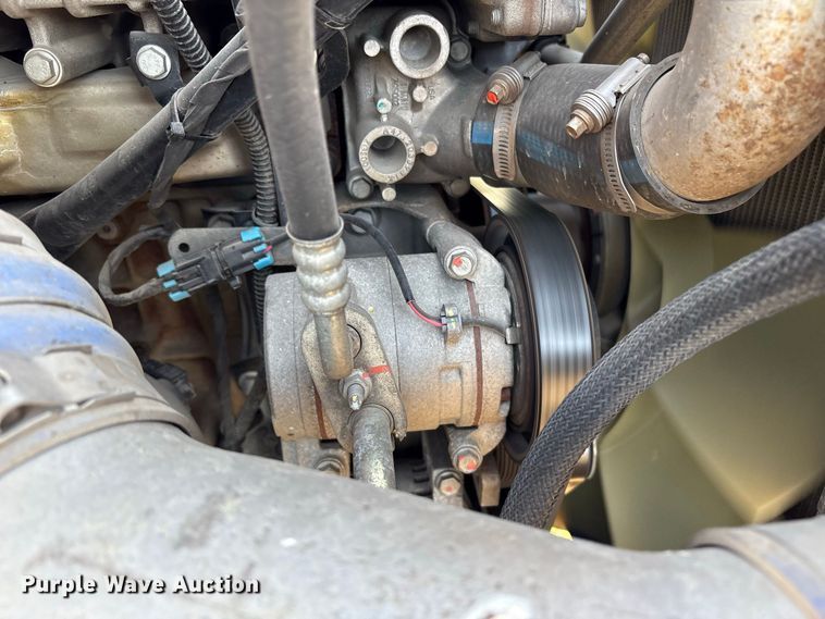 image for item ET8689 2020 Western Star 4700 semi truck
