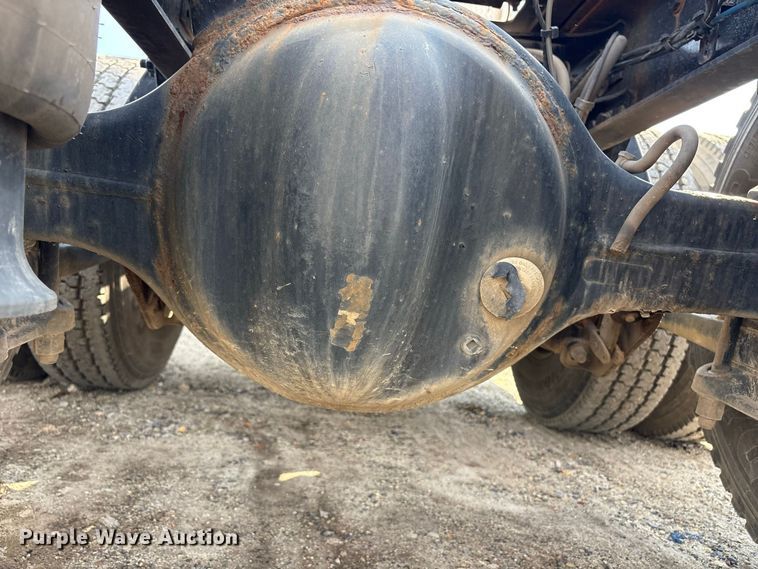 image for item ET8689 2020 Western Star 4700 semi truck