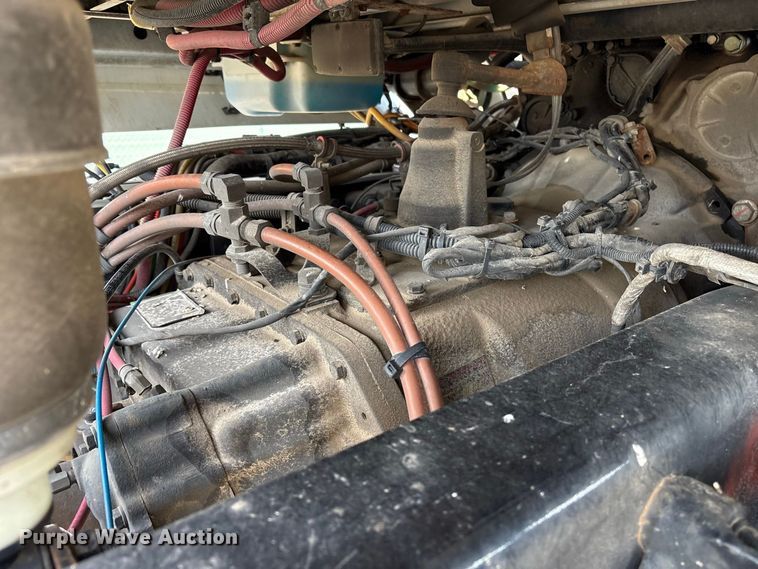 image for item ET8689 2020 Western Star 4700 semi truck