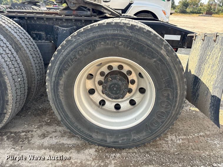 image for item ET8689 2020 Western Star 4700 semi truck