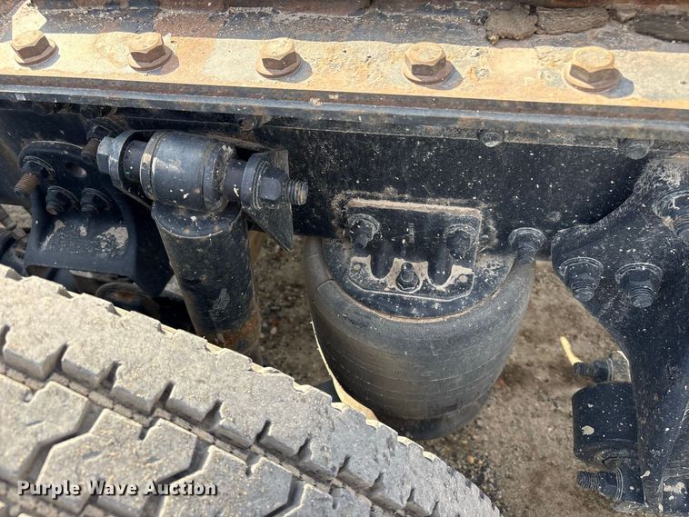 image for item ET8689 2020 Western Star 4700 semi truck
