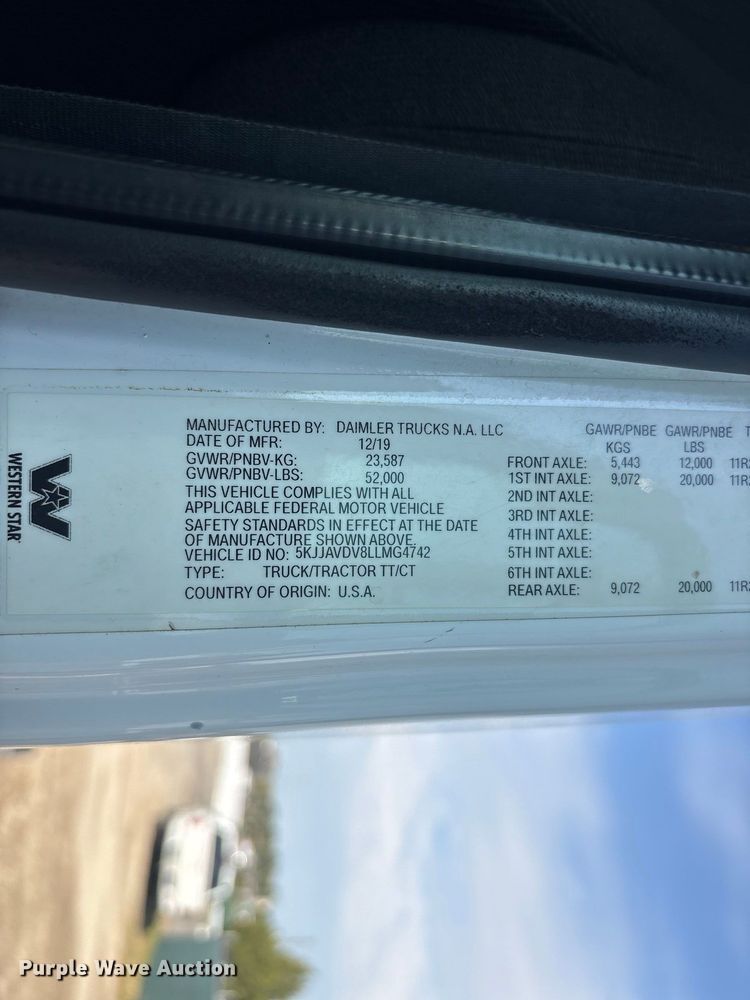 image for item ET8689 2020 Western Star 4700 semi truck