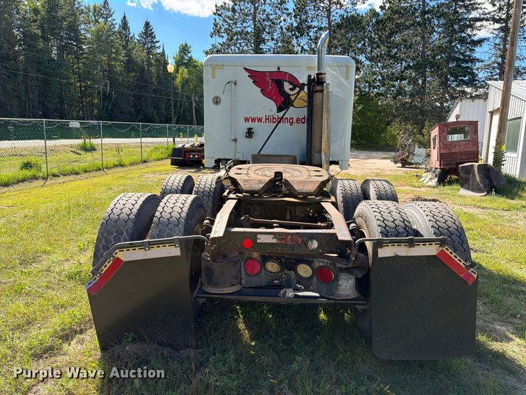 image for item EU0889 1995 Freightliner USF-1E semi truck