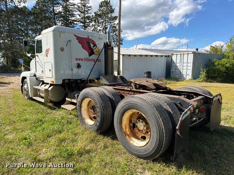 image for item EU0889 1995 Freightliner USF-1E semi truck