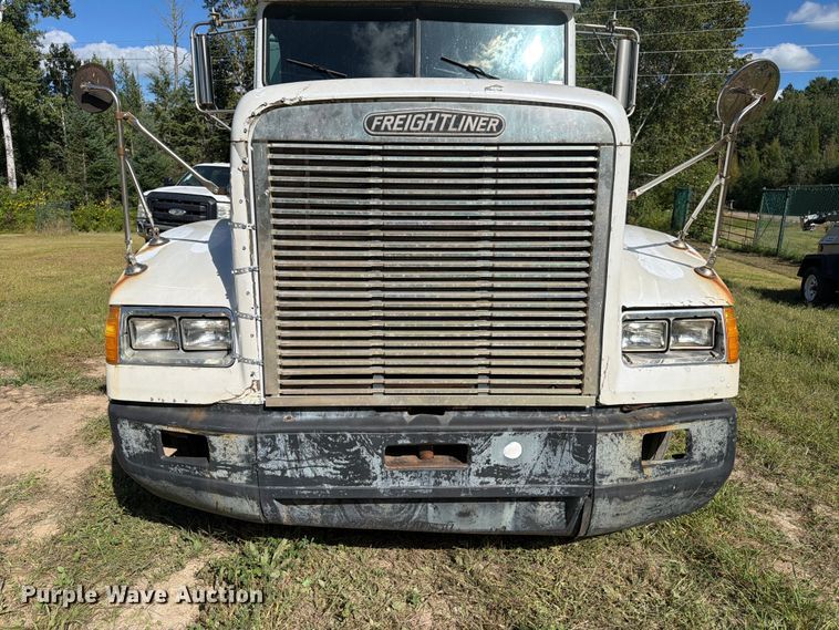 image for item EU0889 1995 Freightliner USF-1E semi truck