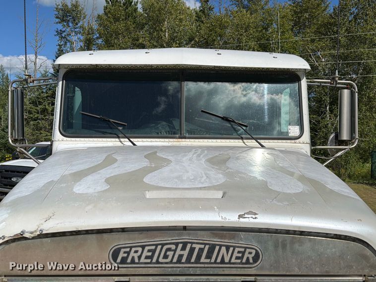 image for item EU0889 1995 Freightliner USF-1E semi truck