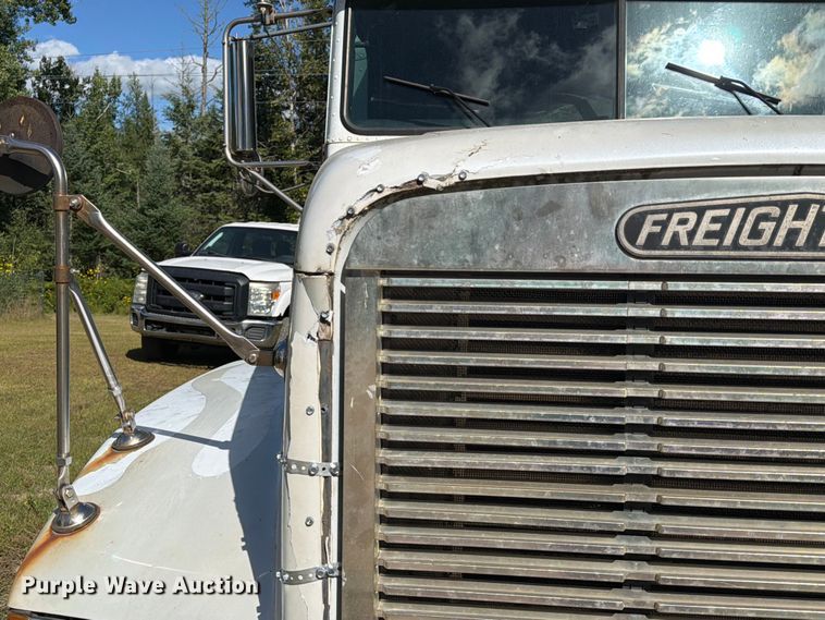 image for item EU0889 1995 Freightliner USF-1E semi truck