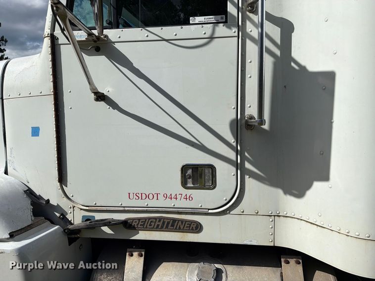 image for item EU0889 1995 Freightliner USF-1E semi truck