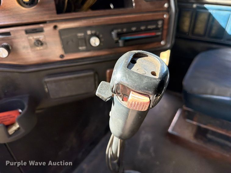 image for item EU0889 1995 Freightliner USF-1E semi truck