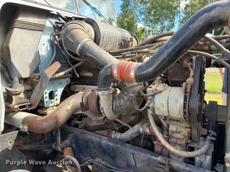 image for item EU0889 1995 Freightliner USF-1E semi truck